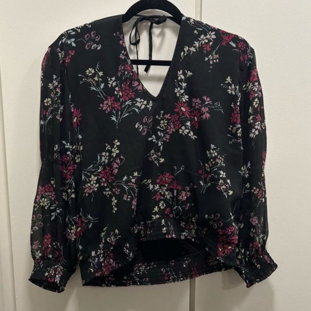 Abercrombie & Fitch Women’s Medium Black Floral Blouse V-neck Top